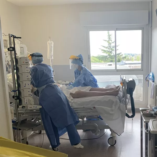 Roy Ramsay A la Clinique de l’Union, au chevet des patients Covid-19 du Grand-Est ...